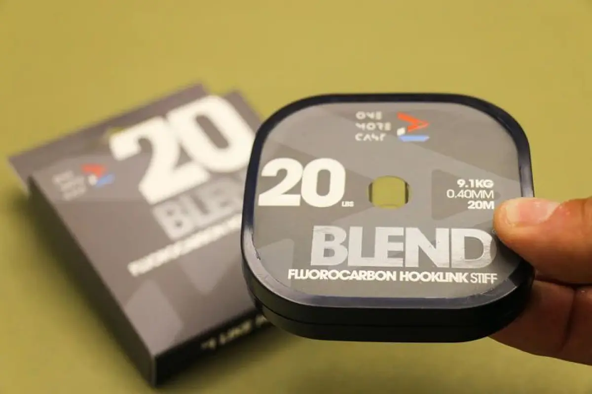 One More Cast BLEND Fluorocarbon Hooklink - Stiffrozmiar 0.40mm (20lb) / 20m - MPN: OMCF20 - EAN: 5060939130211