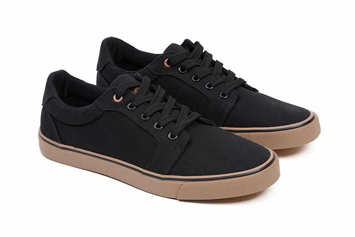 Fox Black Canvas Shoe UK 7 / EU 41rozmiar UK 7 / EU 41 - MPN: CFW216 - EAN: 5056808507772