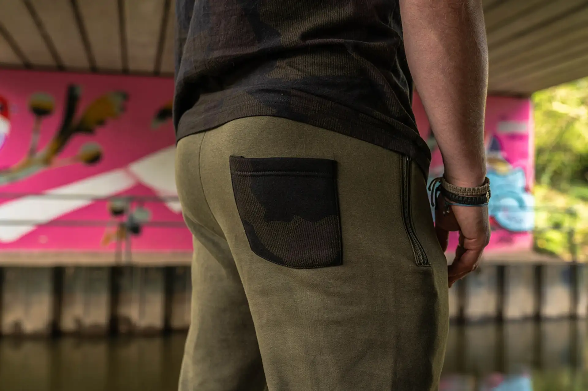 Avid Carp Distortion Joggers  M