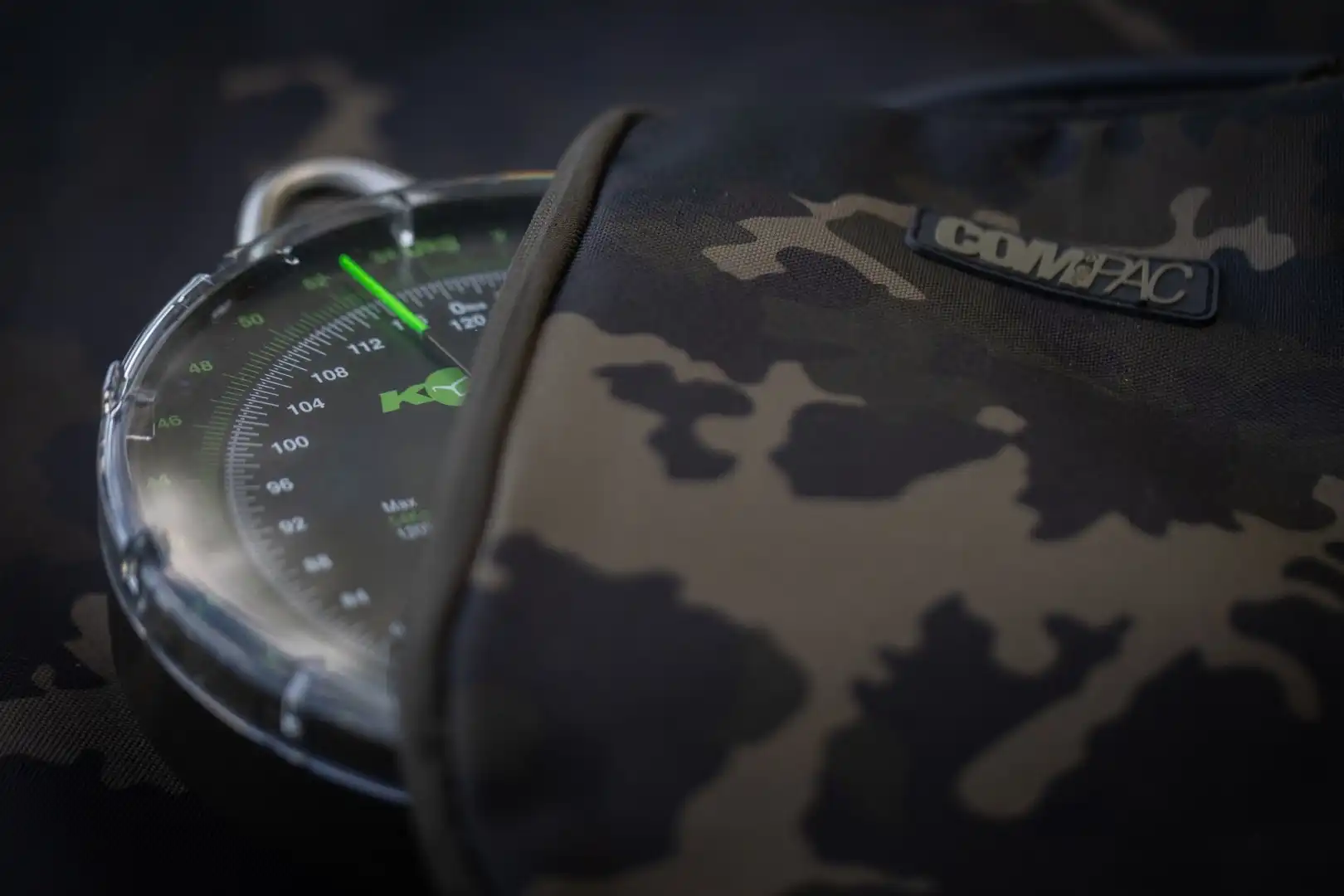 Korda Compac Scales Pouch Dark Kamo