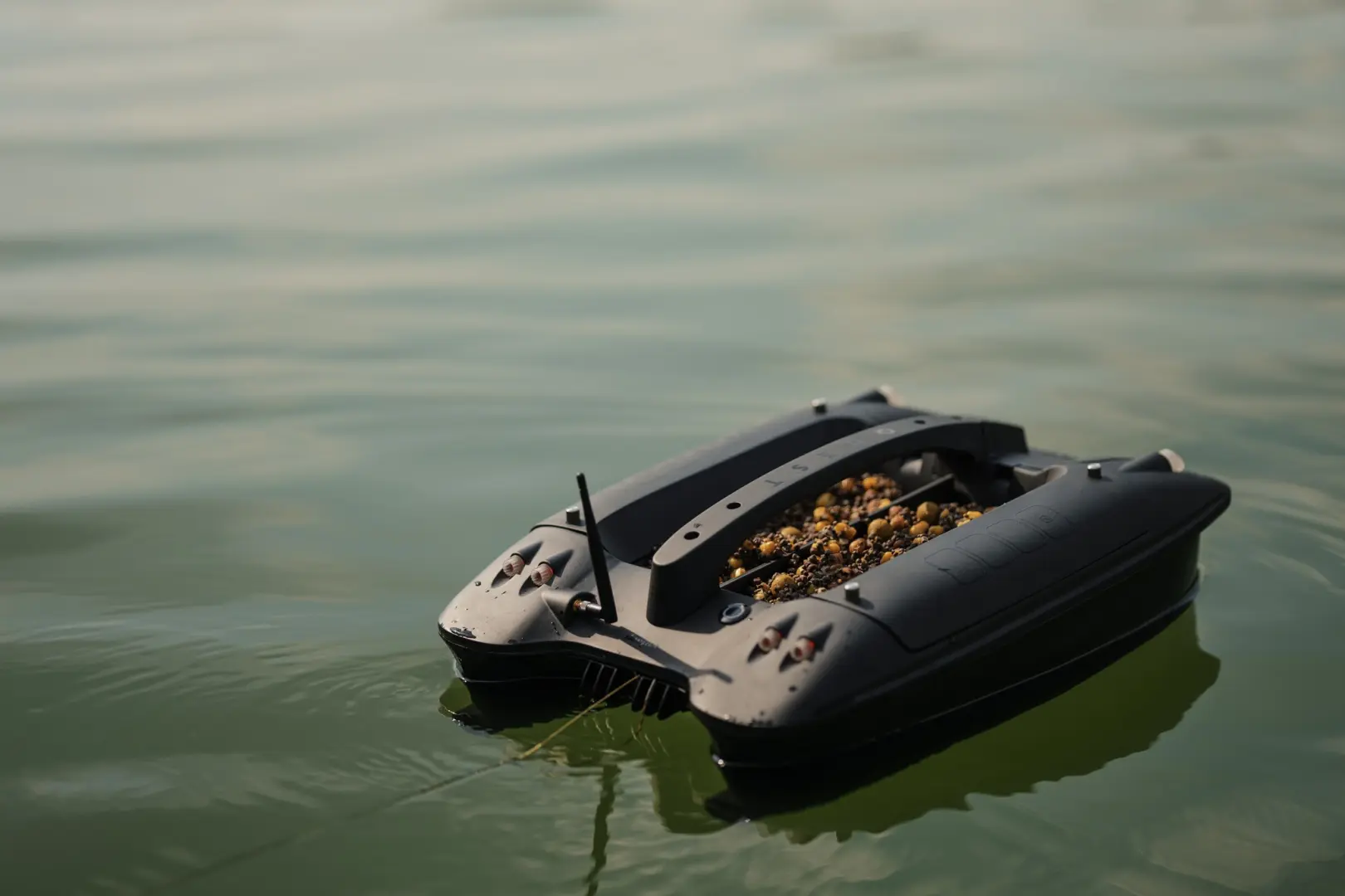 Deeper Quest Baitboat - Łódka Zanętowa