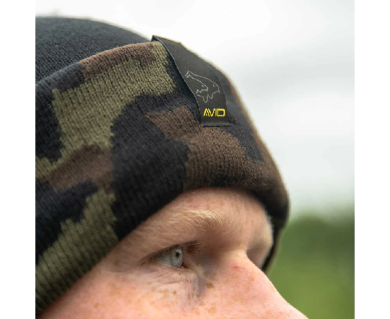Avid Carp Black and Camo Beanie uniwersalny