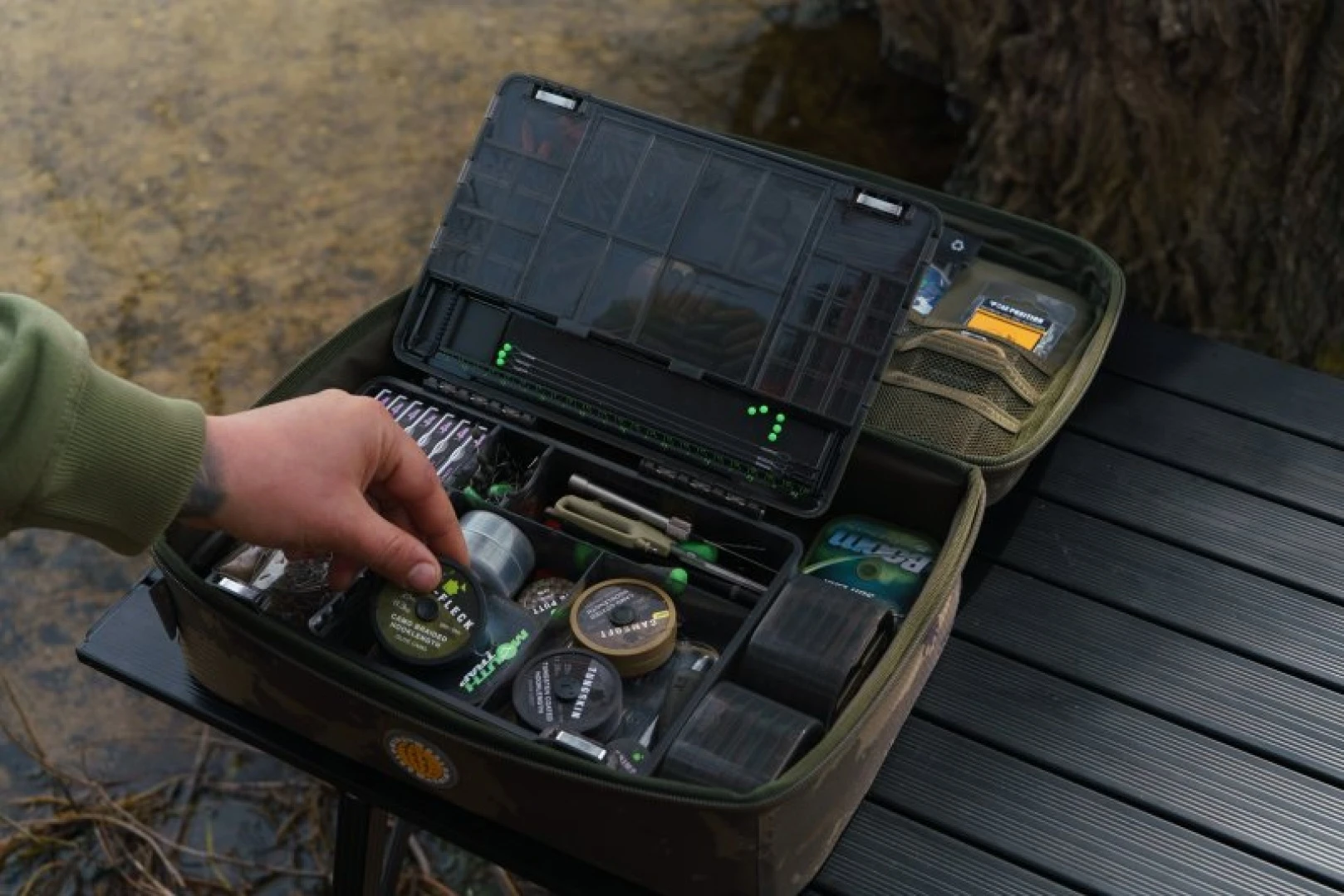 Solar Worldwide Tackle Station - Large 