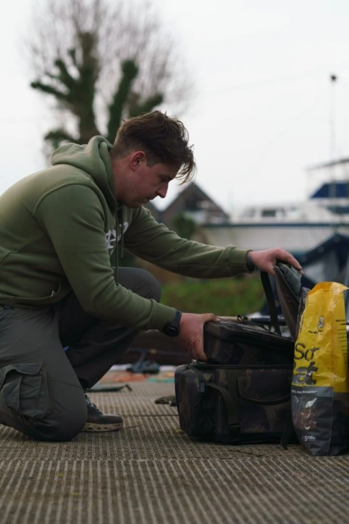 Solar Worldwide Tackle Station 