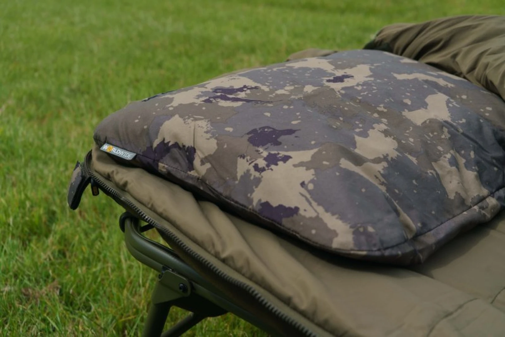 Solar Worldwide Pillow XL