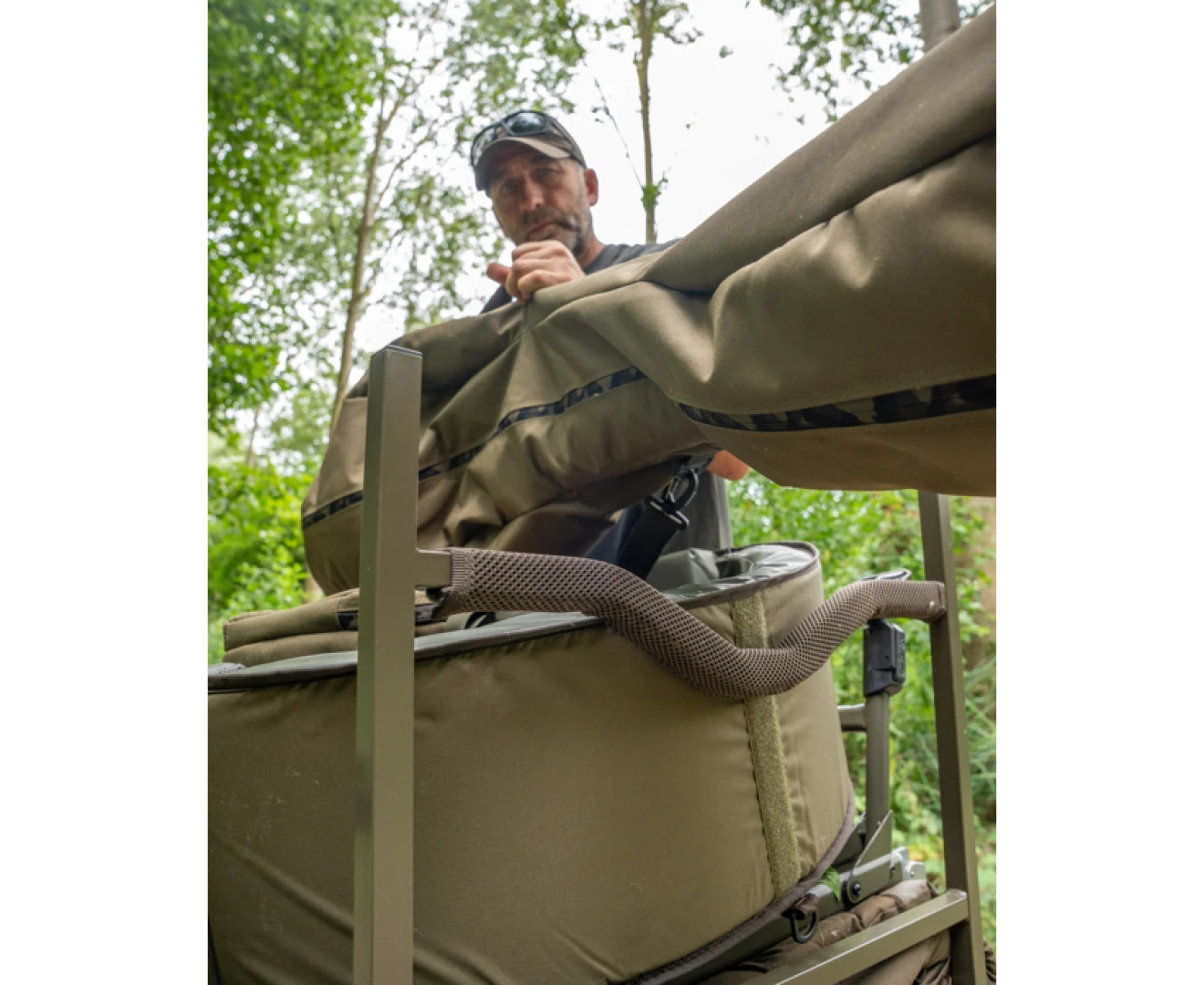 Avid Carp Transit Essentials Barrow
