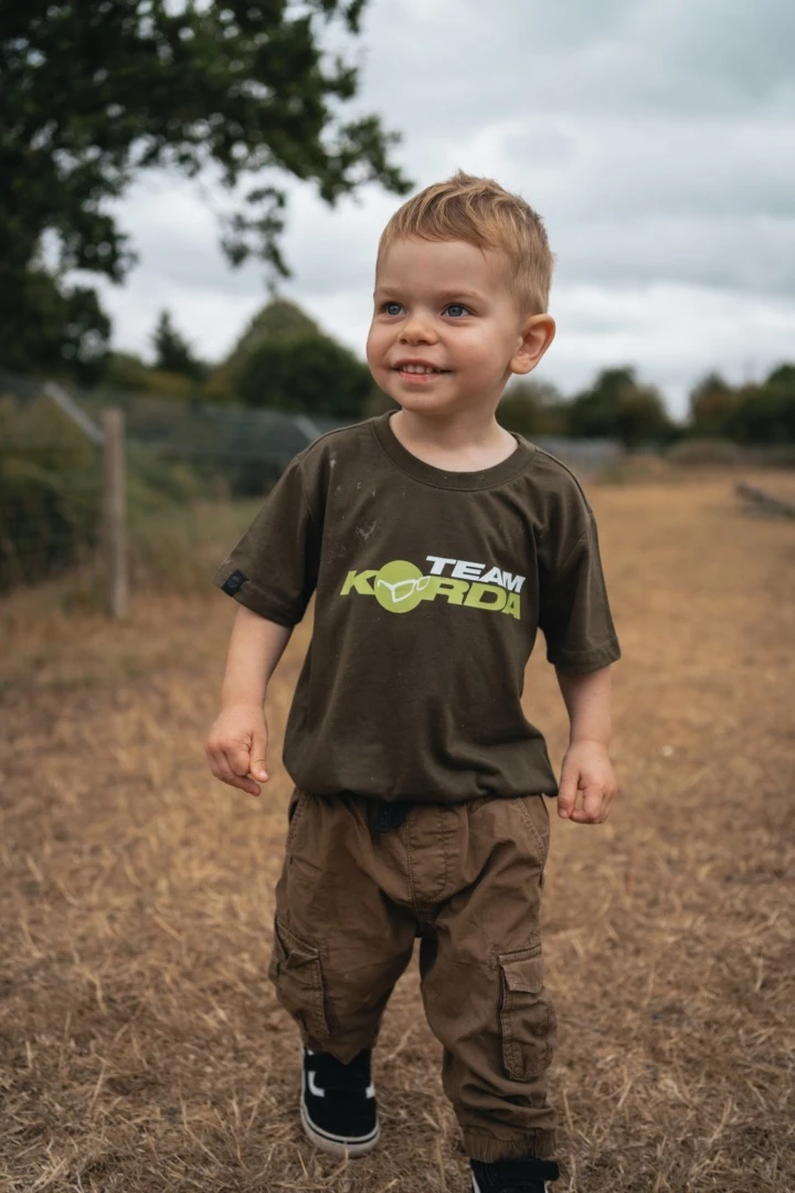 Korda TK Kids T-Shirt - Dark Olive  4/5 Lat