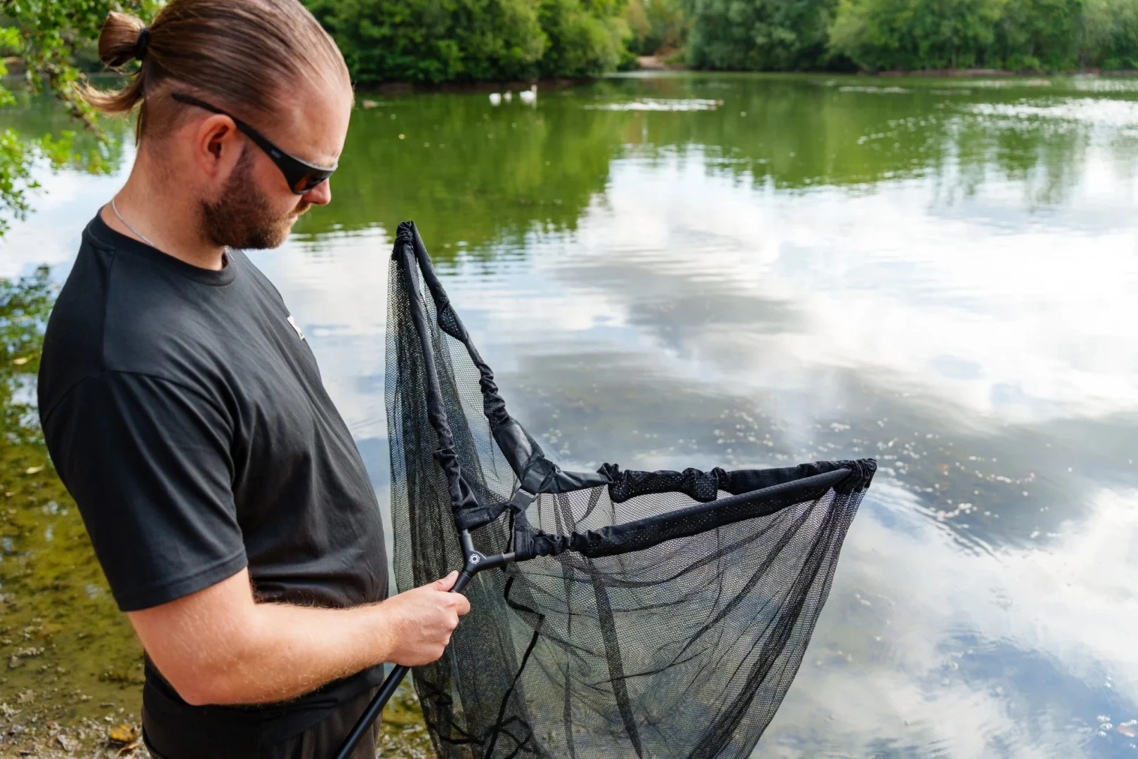 Nash Scope Sawn Off Retract Landing Net 42 42