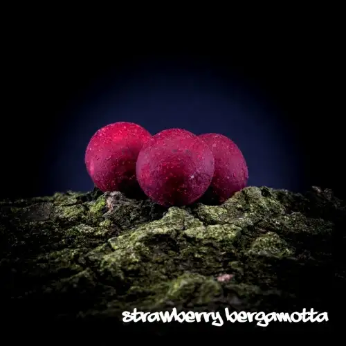 MassiveBaits Special Boilies - Strawberry Bergamotta 